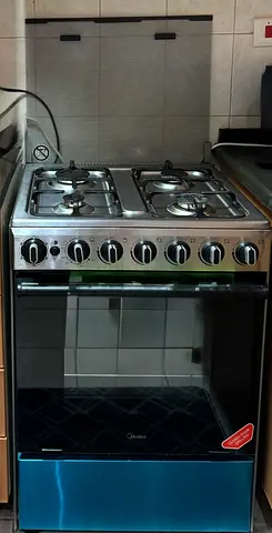 Gas Stove with Oven - Excellent Condition