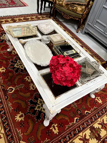 Charming Vintage Coffee Table with Decorative Accents
