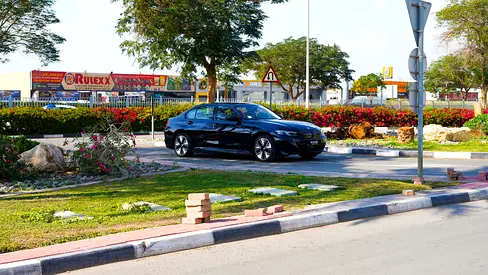 2025 BMW i3 eDrive40L Night Sport | 84 kWh | 335 Hp | Range (592 Km) | Warranty  Service