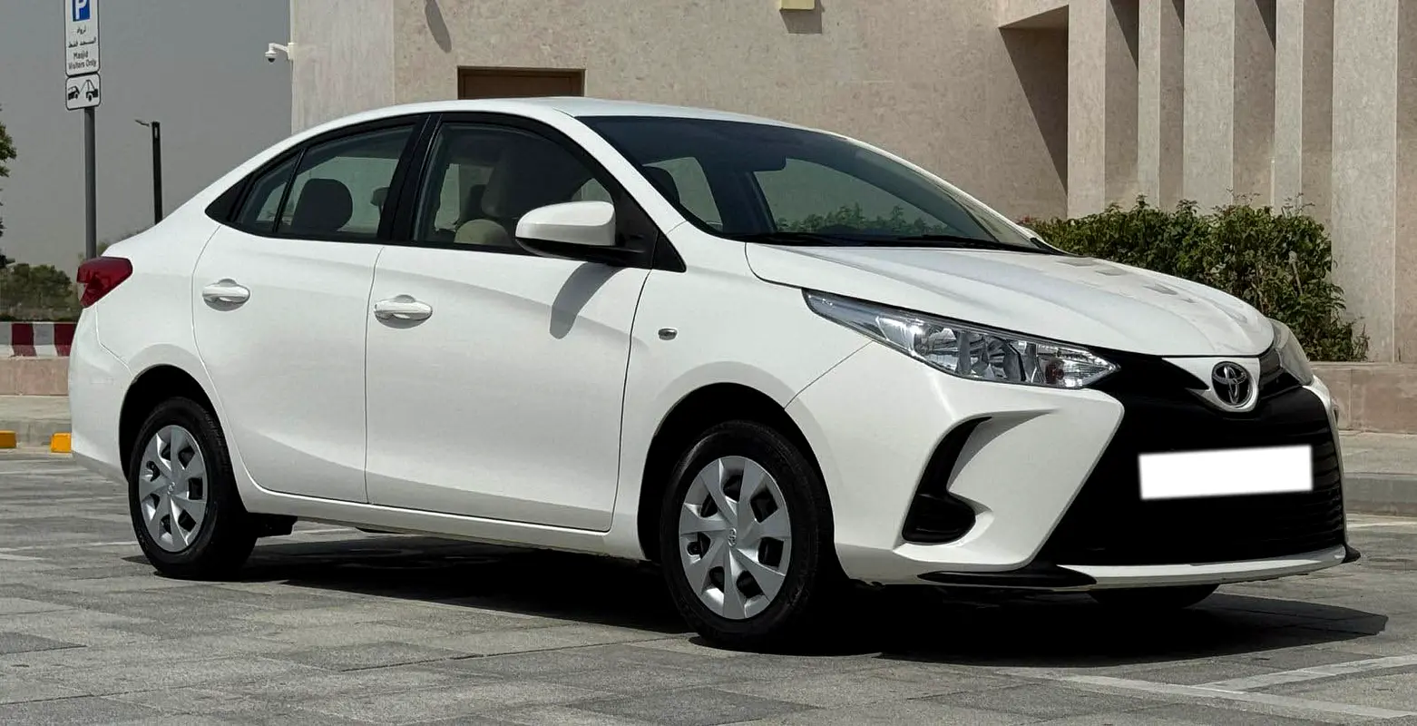 Toyota Yaris 2022 — photo 1 of 15