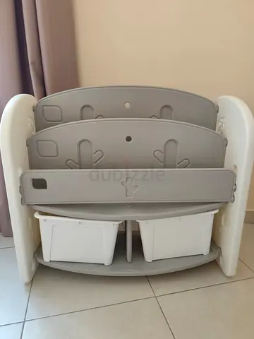 Kids bookshelf