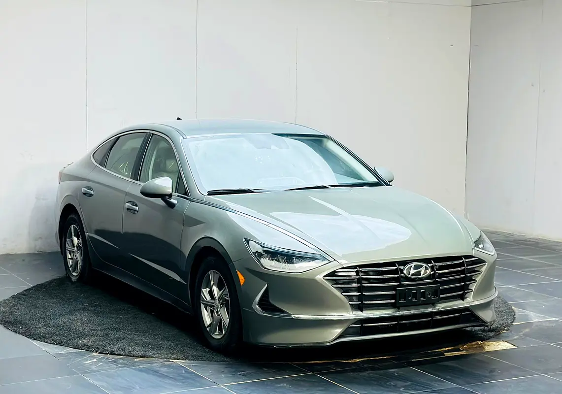 Hyundai Sonata 2021 — photo 1 of 18