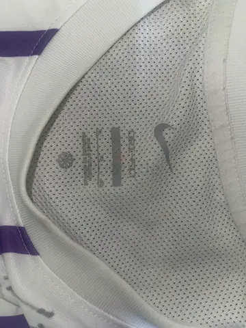 Al Ain FC Jersey Signed by Al Ain Players – Size XL – Collectible Item.   Approximately 30 signature