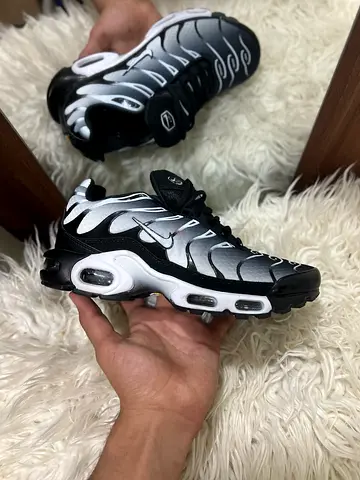 Stylish Brand New Nike Sneakers for Sale