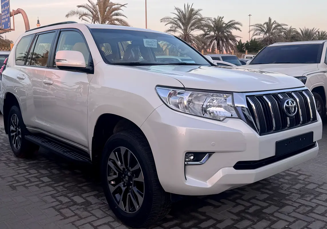 Toyota Prado 2023 — photo 1 of 12