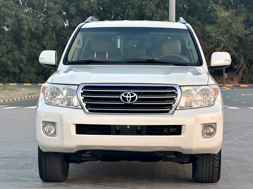 Toyota Land Cruiser 2015 — photo 1 of 20