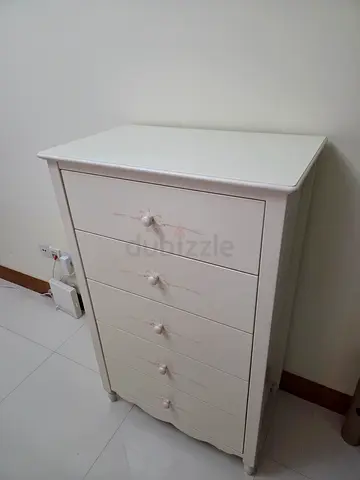 White 5-story Dresser / Drawer