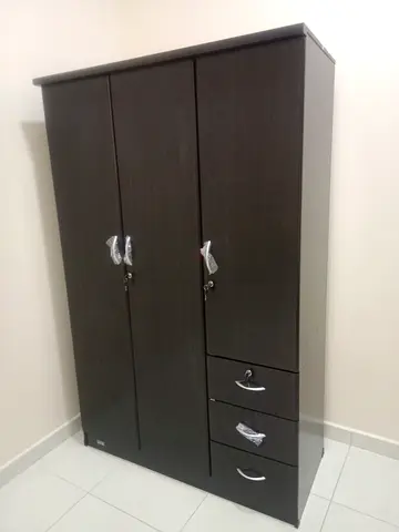 Stylish Wooden Wardrobe with Drawers