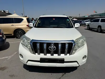 Toyota Prado 2014  v6white color GCC calen car