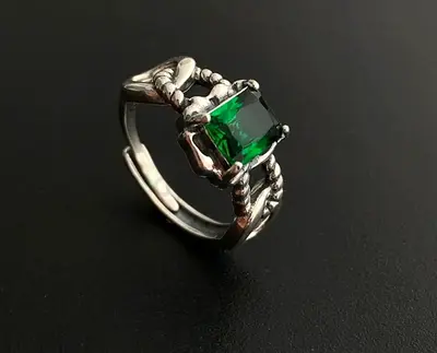 Elegant Silver Ring with Green Gemstone