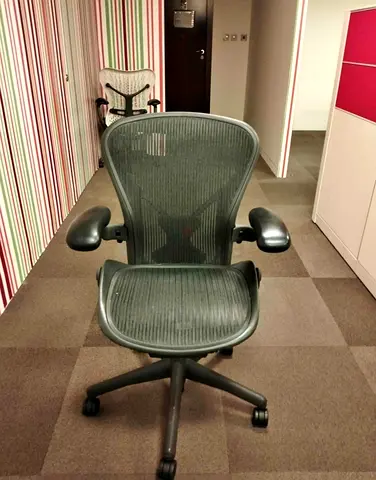 Herman miller Aeron size B fully loaded