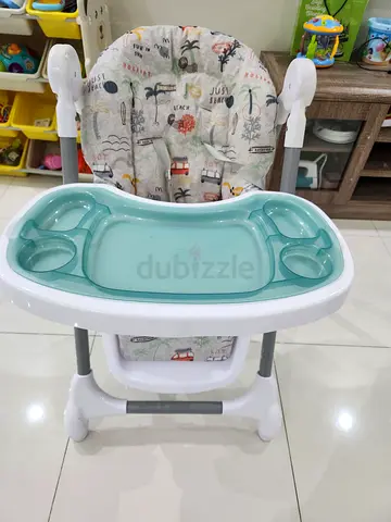 كرسي مرتفع للأطفال