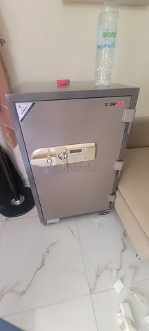 I selling new office locker