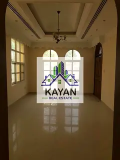 New villa for rent, 5 master rooms, hall, majlis, maid room, prime location, ready now