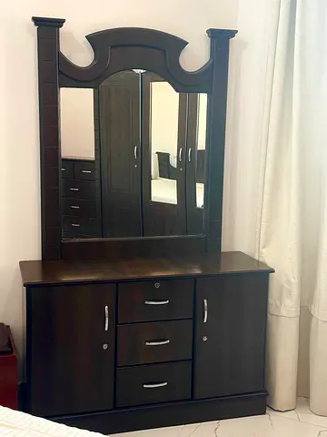 Good condition bedroom set  9 piece