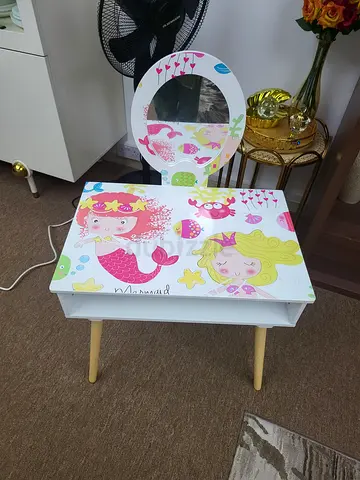 Charming Mermaid-Themed Kids Vanity Table