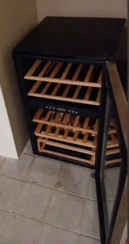 Hoover wine cooler with 33 bottle capacity FREE DELIVERY+WARRANTY