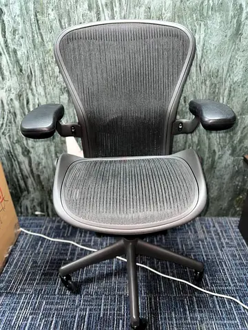 Herman miller Aeron size B fully loaded