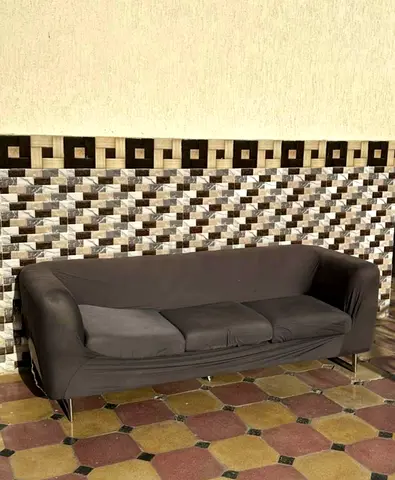 كنبة 3 مقاعد نظيفة جداً | 3 Seater Sofa – Excellent Condition