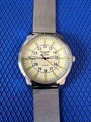 Aviator F Series Traveller AVW828G219