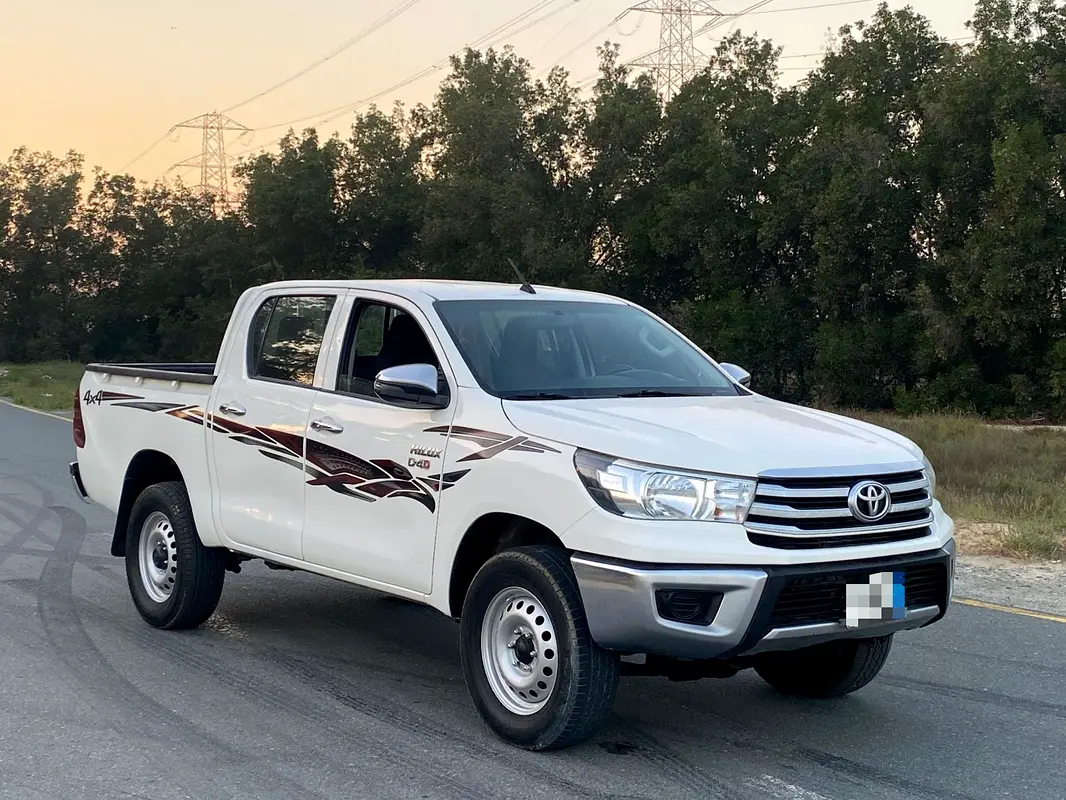 Toyota Hilux 2022 — photo 1 of 7