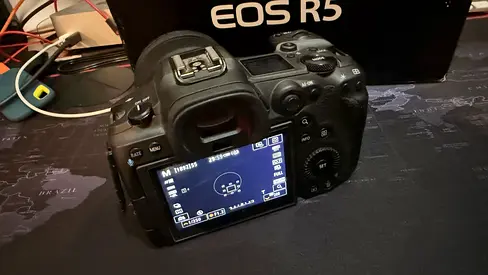 Body only Canon R5 Mirrorless Camera Body in Excellent Condition