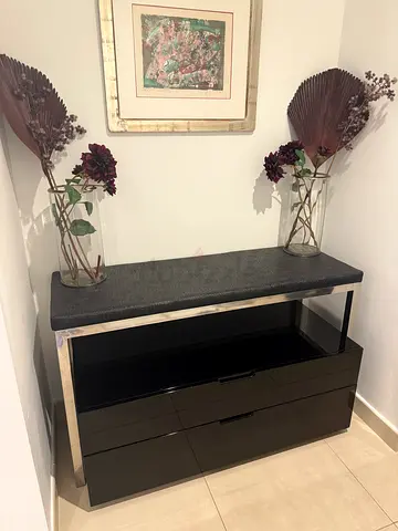 TheOne Entrance Table