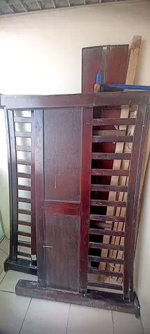 Used Queen size wooden bed with good condition