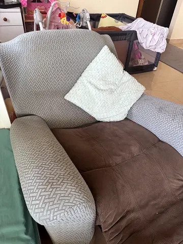 Brown Single seat Recliner In good condition with seat cover (grey)
