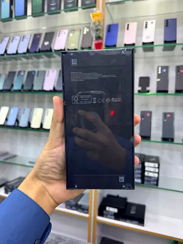 Samsung Galaxy Z Flip 7 256 GB box packed New Fresh