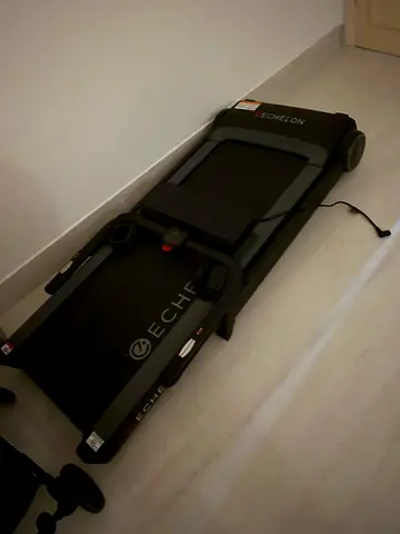 Echelon treadmill