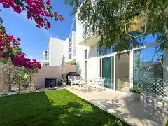 3 bedrooms +maid room with big close kitchen middle corner L shape garden fully maintained unit SING