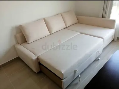 Stylish and Comfortable L-Shaped Sofa with Sleeper Functionality