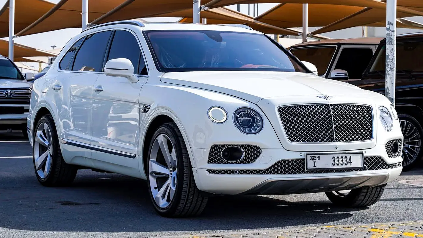 Bentley Bentayga 2017 — photo 1 of 18