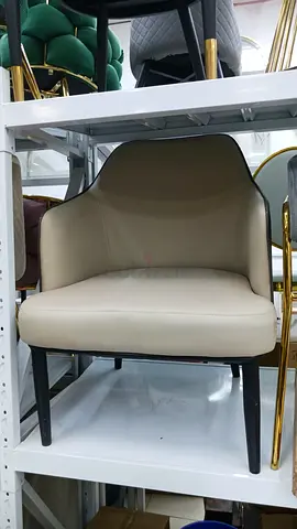 Stylish Modern Chair - Comfortable and Chic