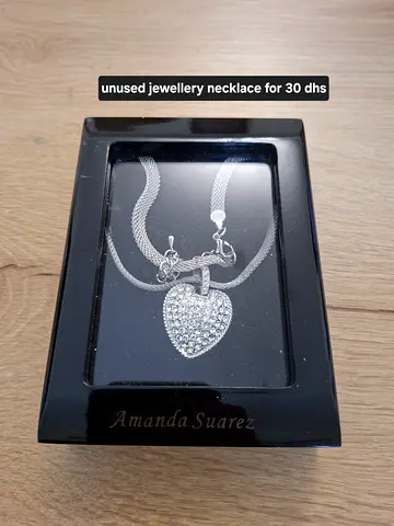 Unused jewellery necklace with original packaging- suitable for gifting