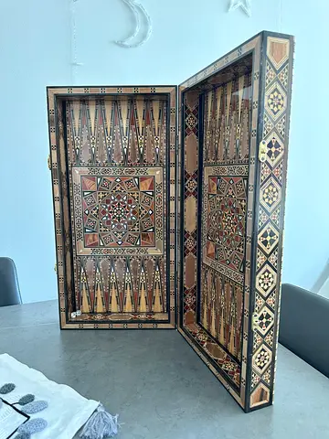 Handcrafted Vintage Wooden Backgammon Board - طاولة زهر عتيقة بصدف طبيعي