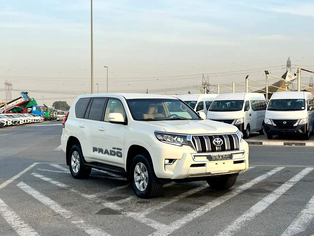 Toyota Prado 2023 — photo 1 of 18
