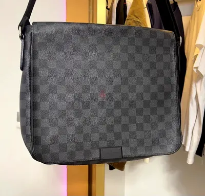 Louis vuitton Messenger Bag 100 percent authentic