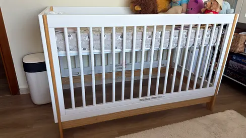 Beautiful Baby Crib Delta children GAP 4 in 1 convertible