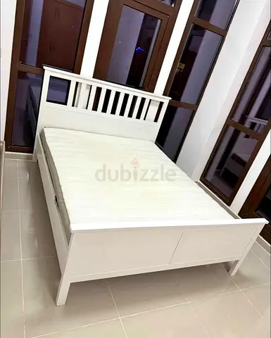 Ikea hamness queen size bed frame with Ikea mattress 160×200cm