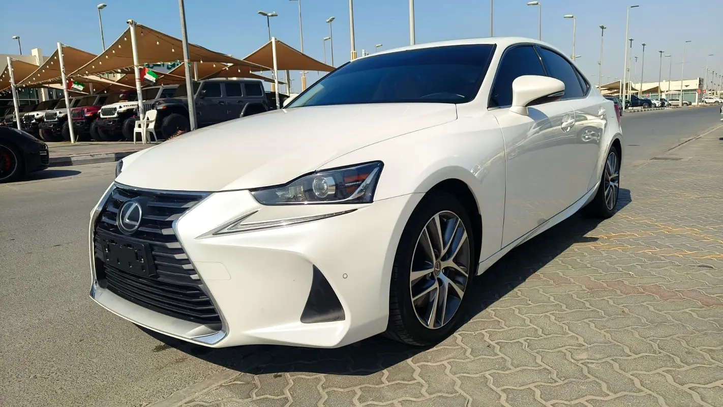 Lexus IS-Series 2019 — photo 1 of 14