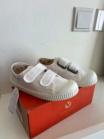 White shoes size 31 Victoria