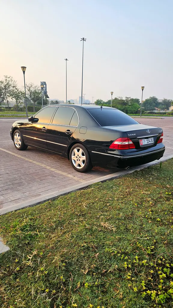 Lexus LS-Series 2004 — photo 1 of 11