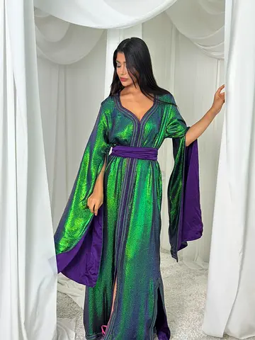 Stunning Traditional Kaftan with Vibrant Colors