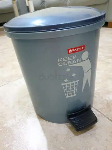 Keep Clean Step Trash Bin