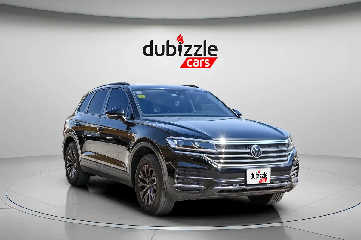 Volkswagen Touareg 2023 — photo 1 of 16