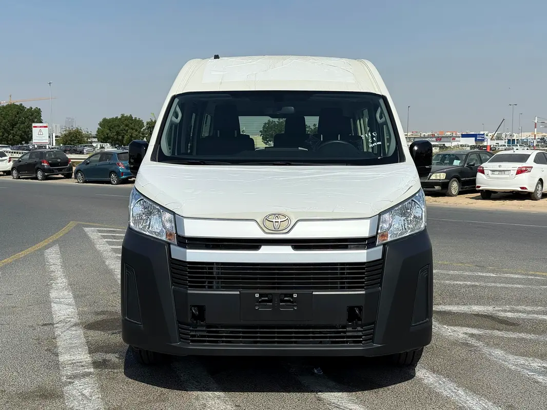 Toyota Hiace 2026 — photo 1 of 20