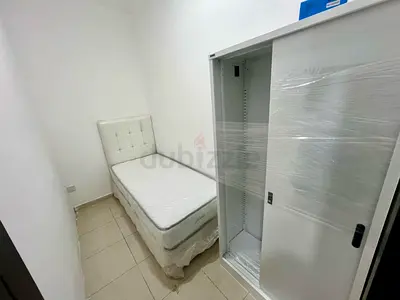 Cozy partition single person , 4 min walking from metro form only 1500