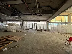 Showroom | Spacious &amp; High Ceiling | Semi-Fitted